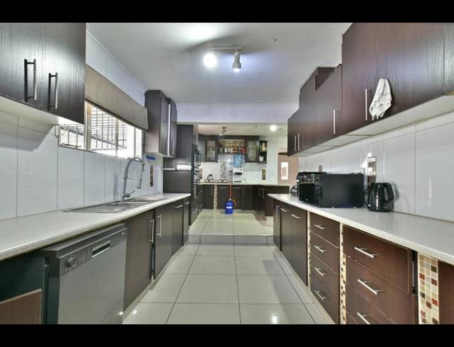 4 BEDROOM HOUSE FOR SALE IN BROMHOF